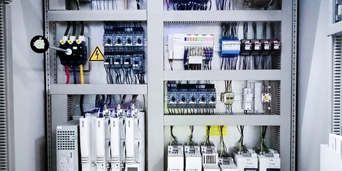The electrical cabinet combines safety, efficiency, and reliability. 