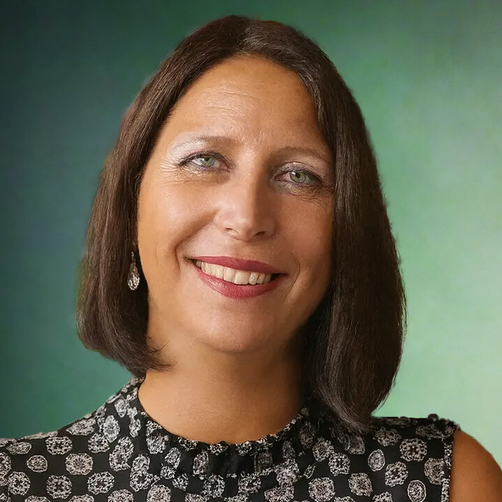 Regina Linek, Sales Assistant