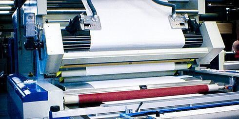 Lattice roller with soft air edge un-curlers ensures tensionless handling of stretch-sensitive knits for flawless textile printing.