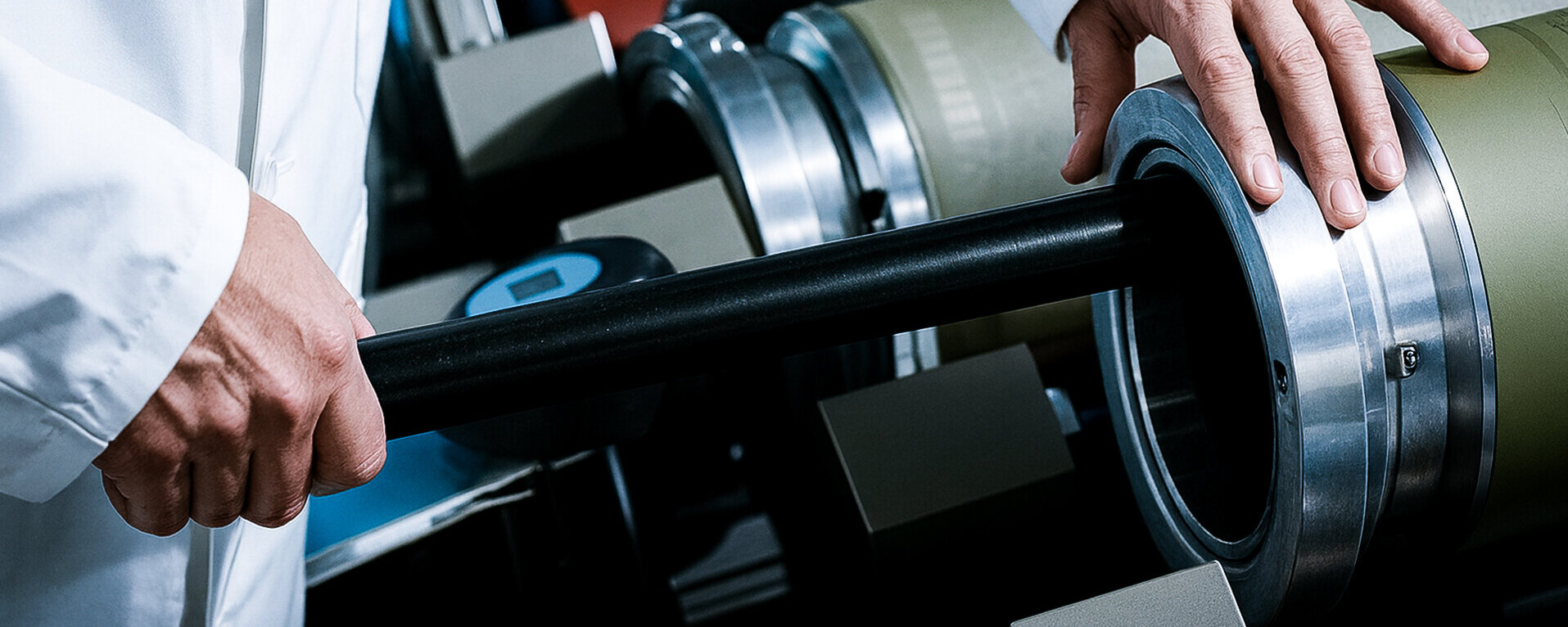 Open bearing print head with width adjustment, design memory & fast screen, pipe, rod change.