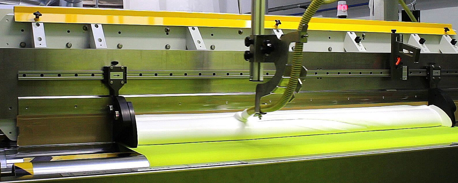 MAGNOKNIFE by ZIMMER AUSTRIA: Flexible over-roll & over-air coating with reversible precision knife beam for perfect, even results.